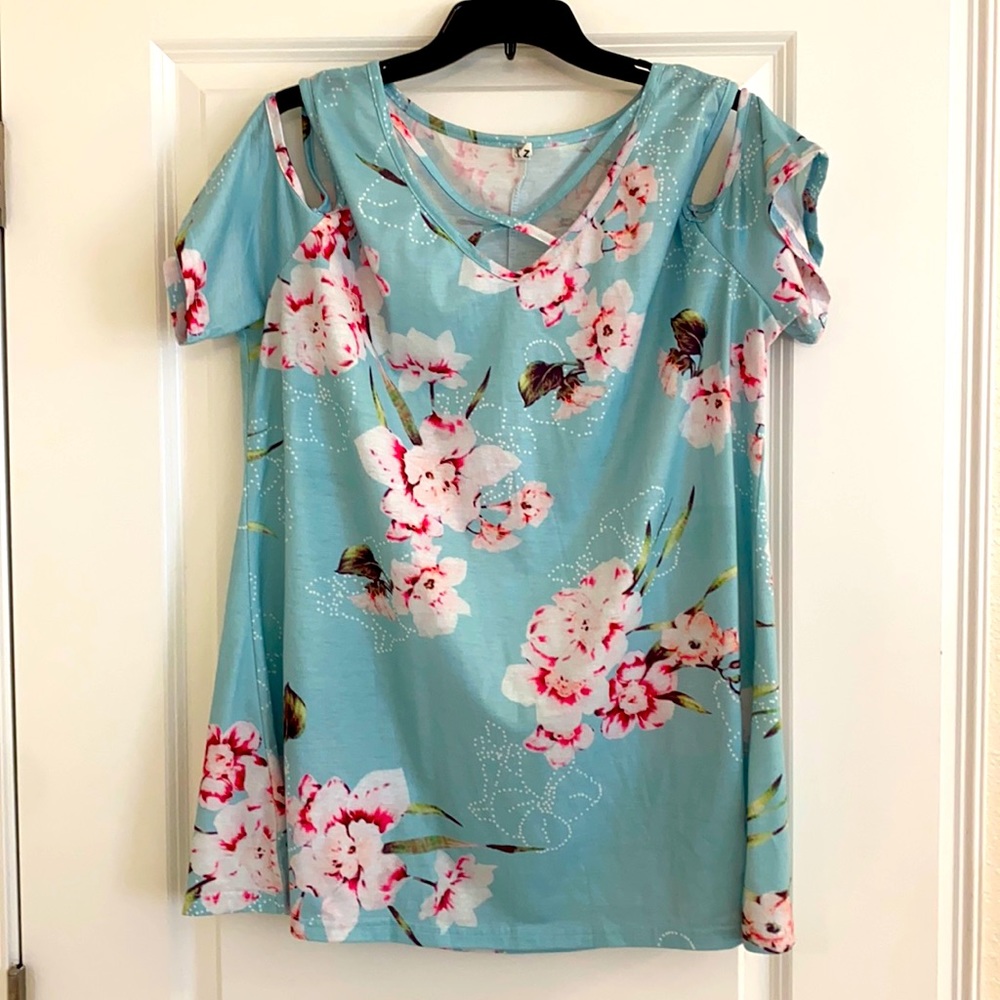 Floral print flowy cold shoulder top